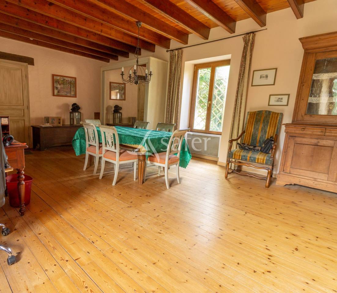 Maison de campagne avec d&eacute;pendances &eacute;questres