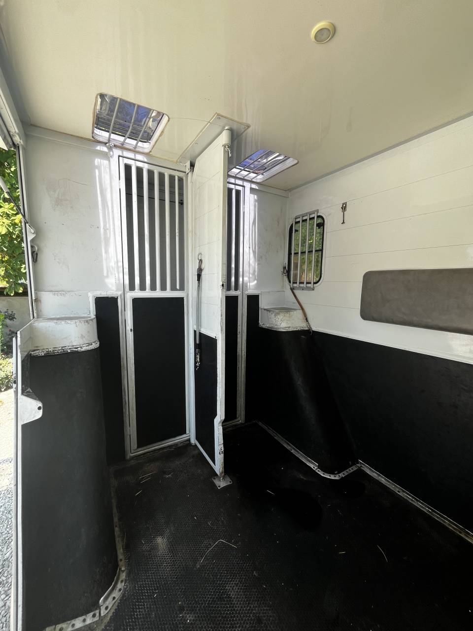 Vend camion chevaux 2 places 