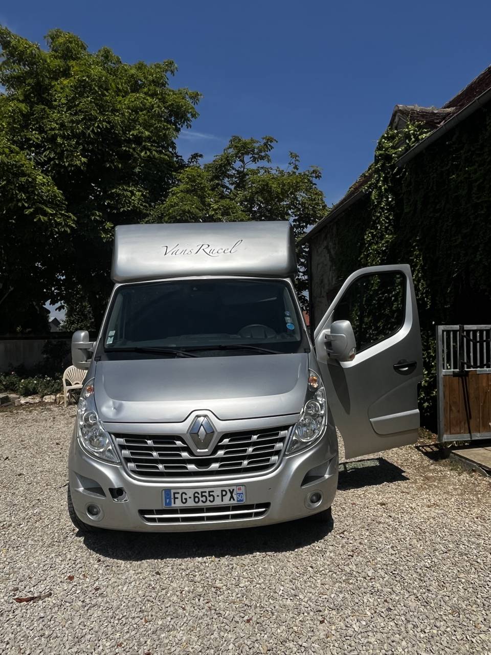 Vend camion chevaux 2 places 