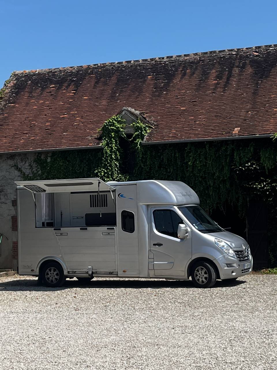 Vend camion chevaux 2 places 