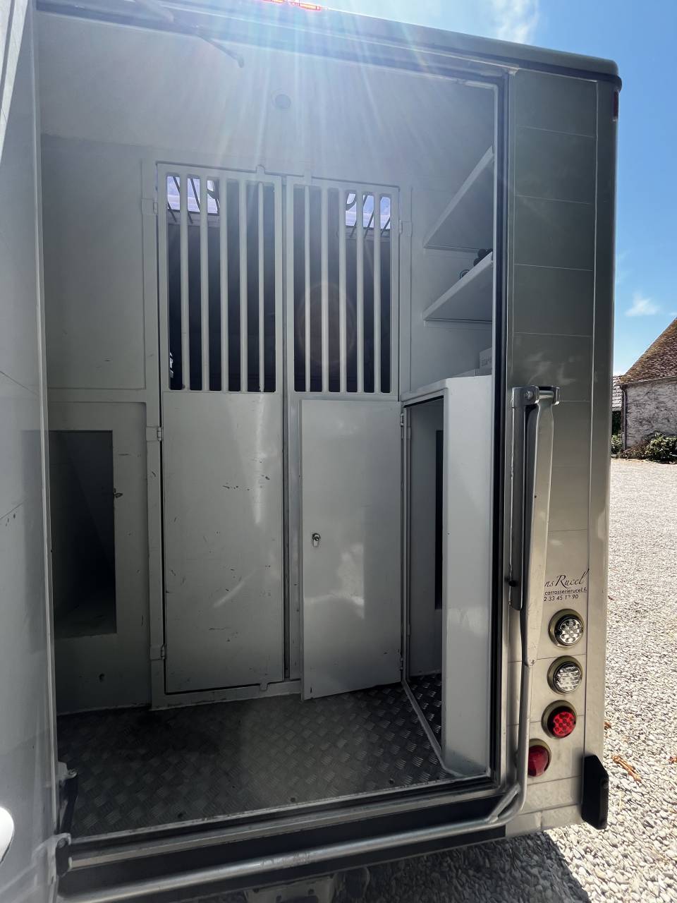 Vend camion chevaux 2 places 