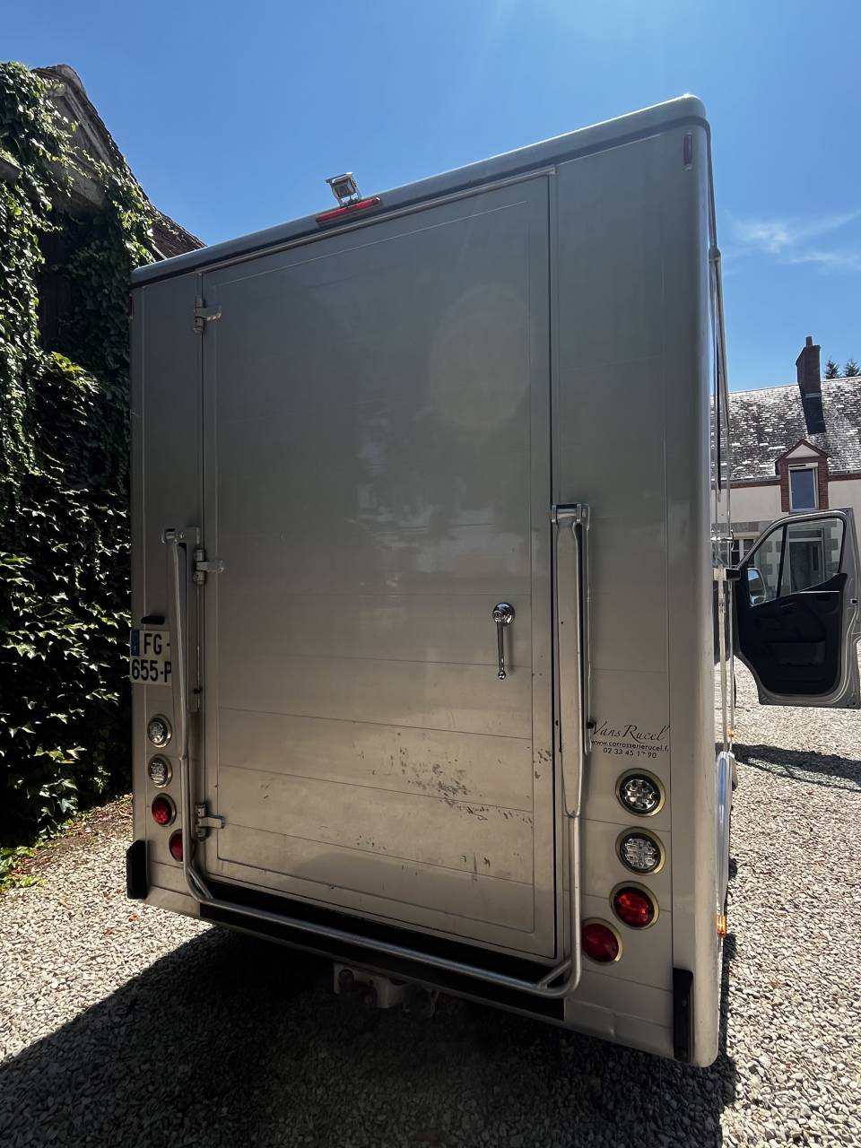 Vend camion chevaux 2 places 