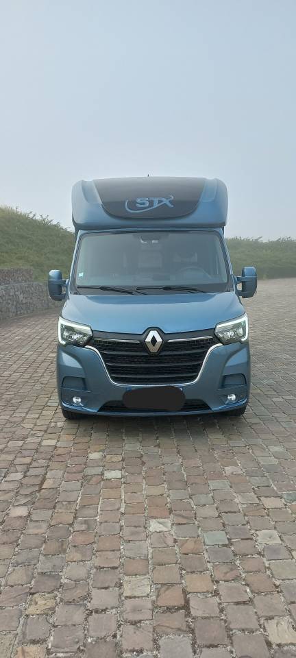 Camion chevaux VL STX RENAULT MASTER 165CV