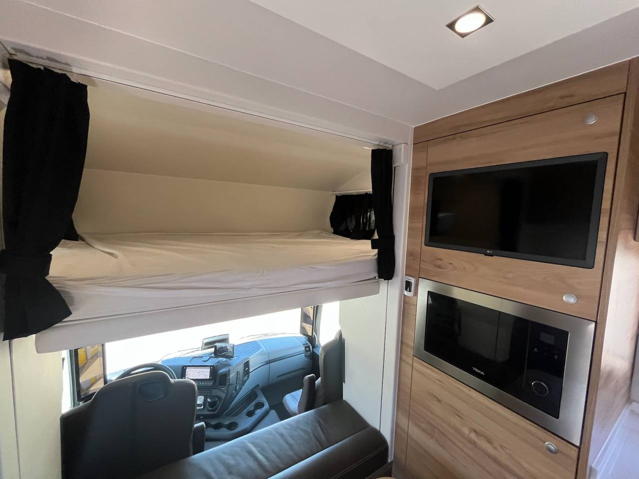 Mercedes Actros 26T d'occasion 8 Chevaux + Living