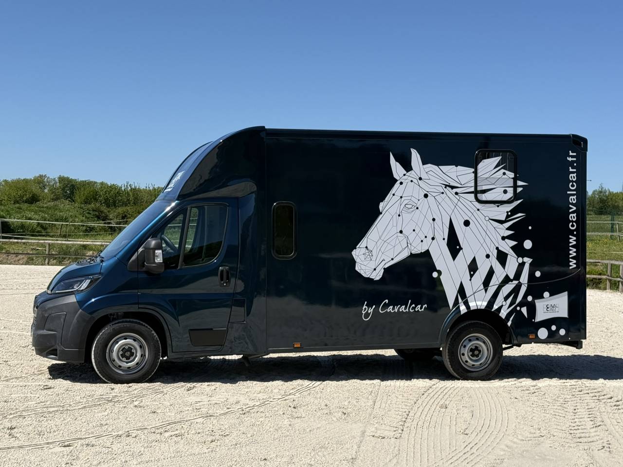Camion Chevaux VL CAVALCAR Peugeot 180 Chevaux Stalles 