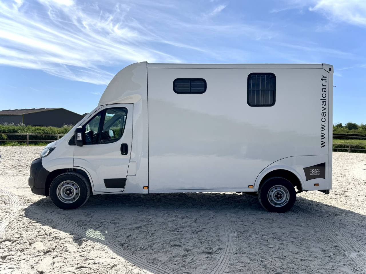 Camion Chevaux VL CAVALCAR Peugeot 180 Chevaux Stalles 