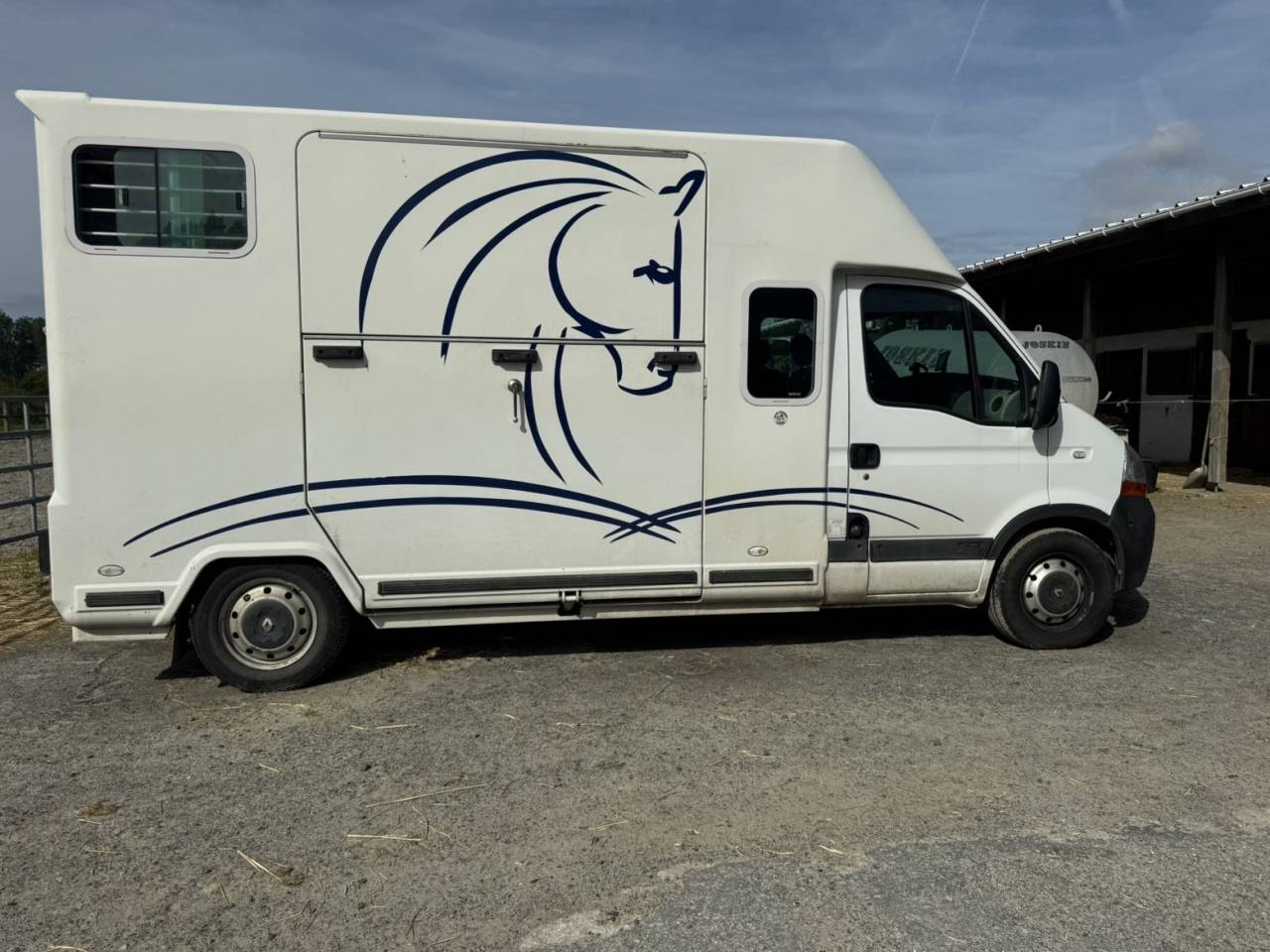 Camion VL Renault Master 5 places cabines 