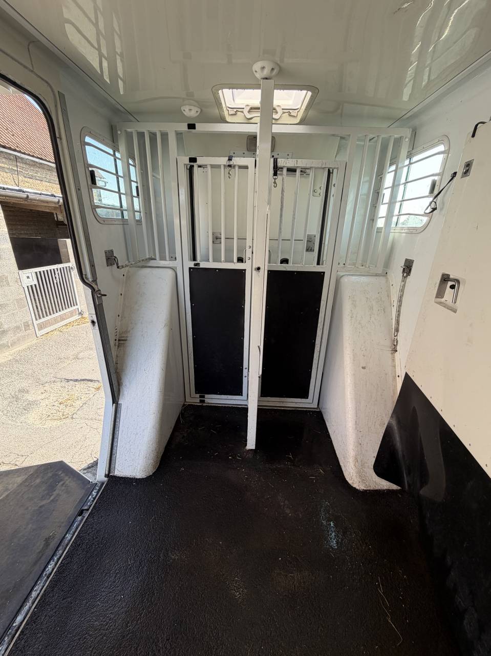 Camion VL Renault Master 5 places cabines 