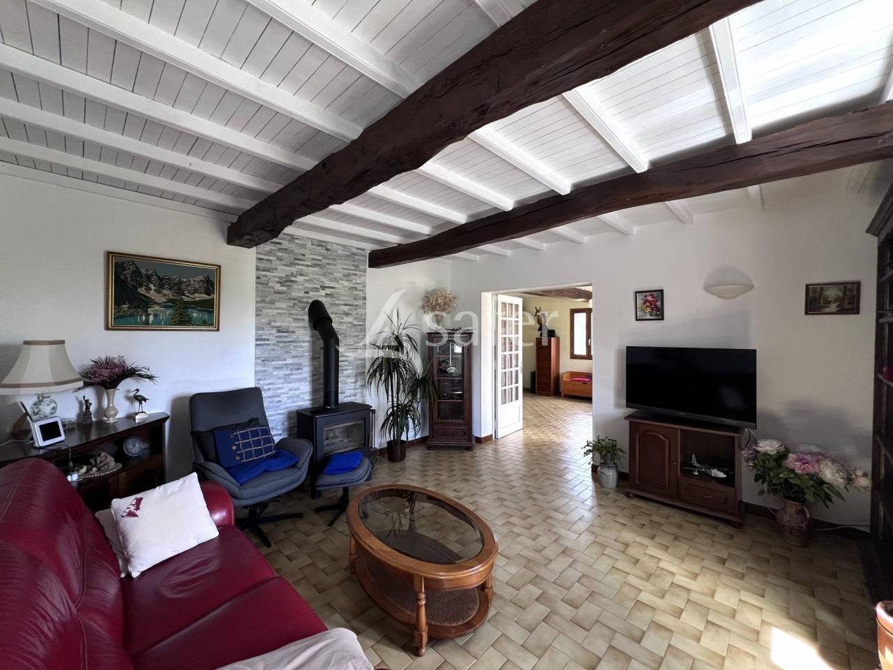 Maison de campagne tr&egrave;s proche des commodit&eacute;s