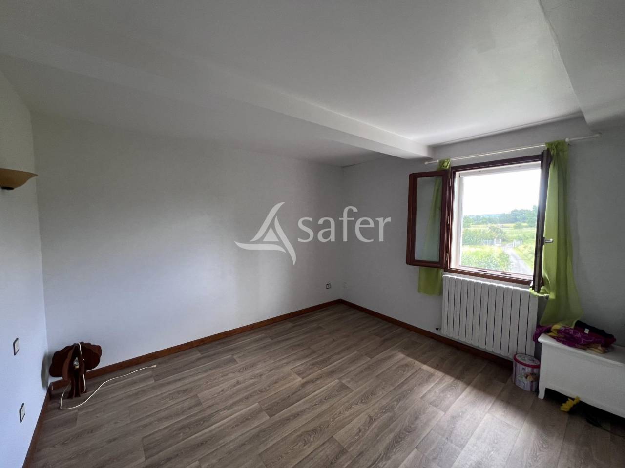 Maison de campagne tr&egrave;s proche des commodit&eacute;s