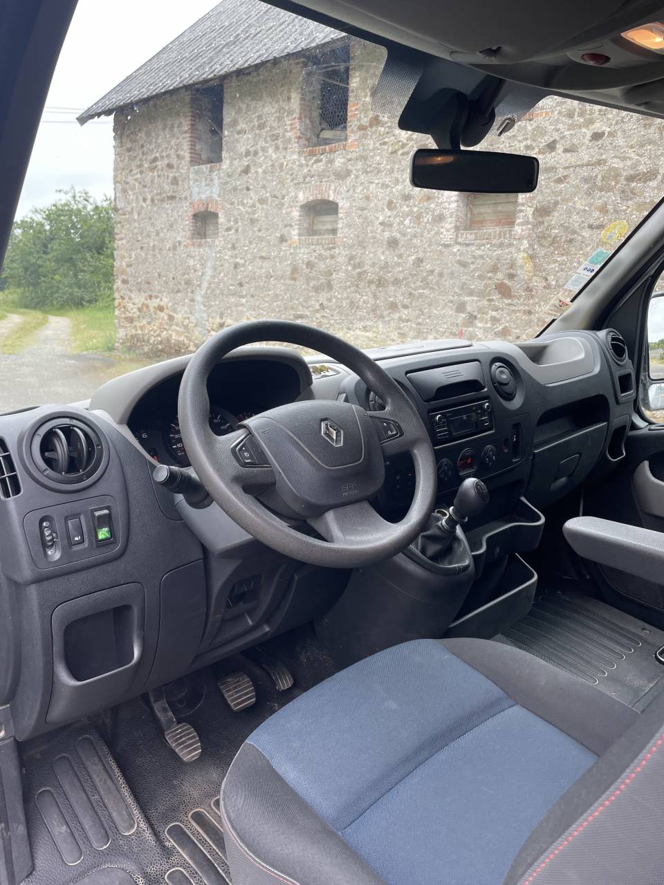 Camion Cheval Master 3, 5 places , carrosserie Barbot. 