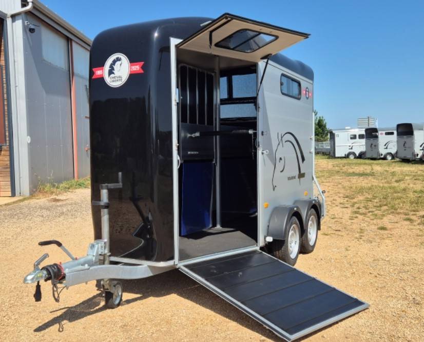 Van Cheval Libert&eacute; TOURING COUNTRY PTAC 2000kg 2 places