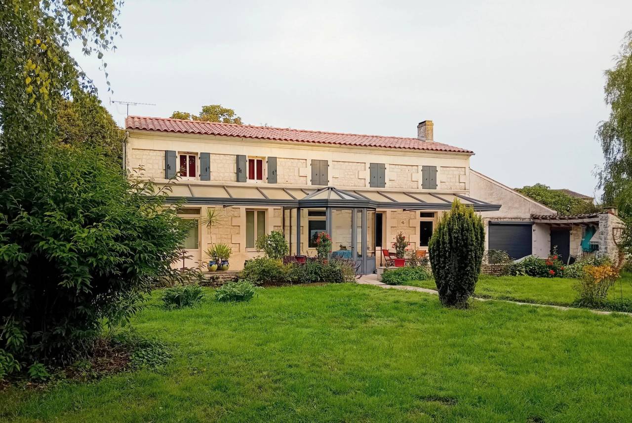 PROPRIETE DE CARACTERE AVEC INSTALLATIONS EQUESTRES