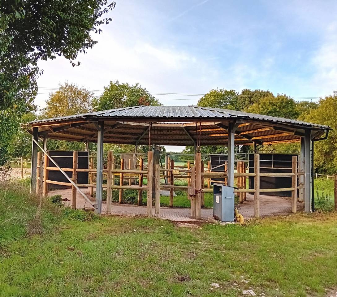 PROPRIETE DE CARACTERE AVEC INSTALLATIONS EQUESTRES