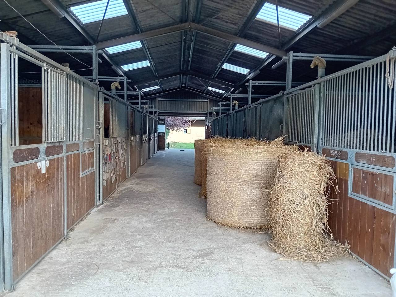 PROPRIETE DE CARACTERE AVEC INSTALLATIONS EQUESTRES