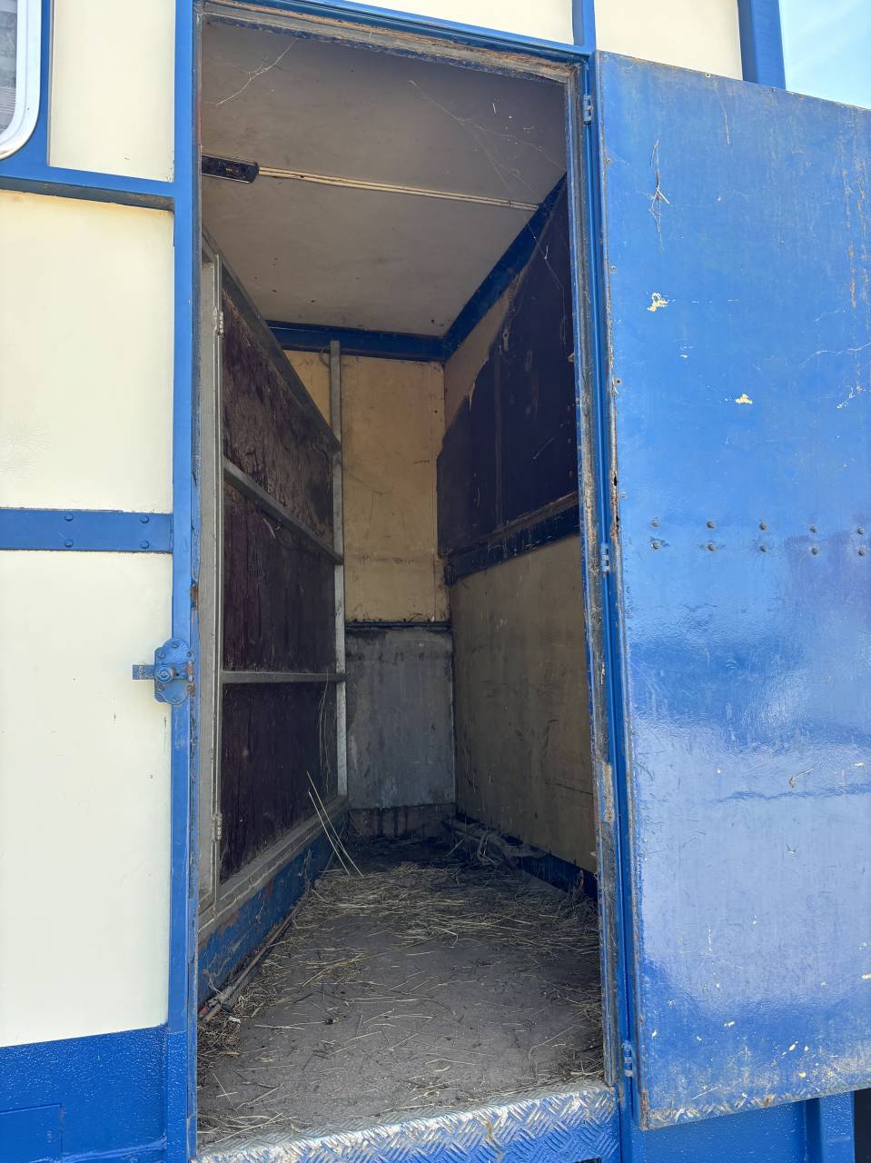 Vends CAMION Chevaux Mercedes 6 places