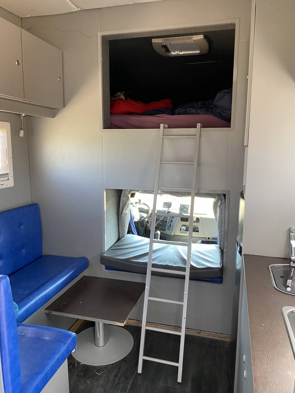 CAMION CHEVAUX 7 PLACES AVEC HOME CAR