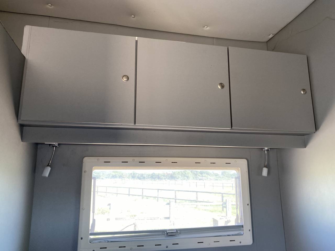 CAMION CHEVAUX 7 PLACES AVEC HOME CAR