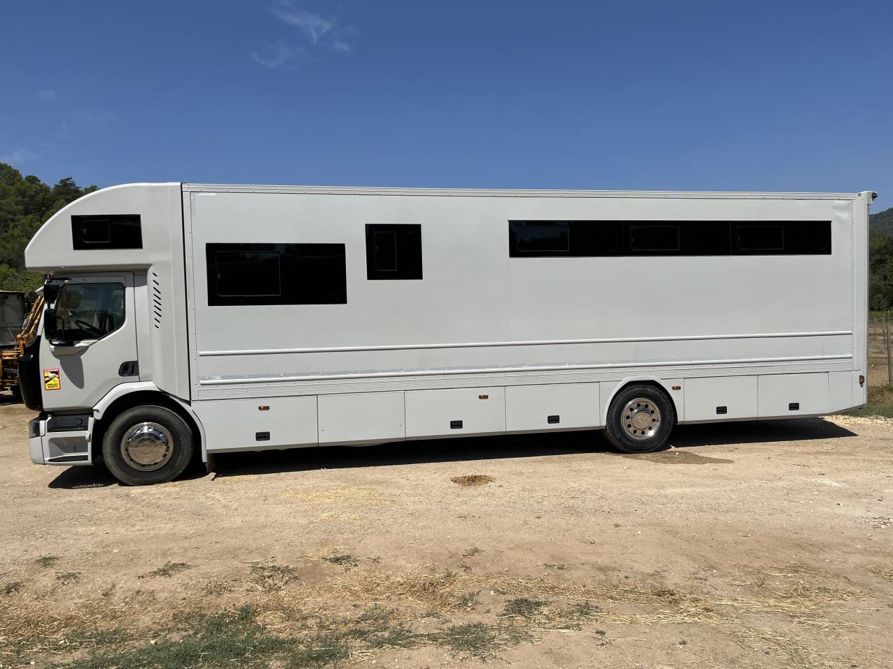 Camion chevaux 7 places avec home car