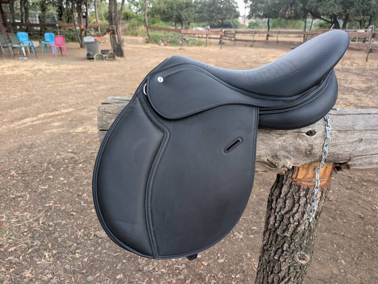 Selle &eacute;quitation Decathlon taille 16"