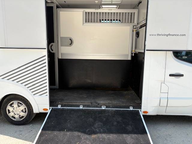 Camion Theault proteo switch stalles