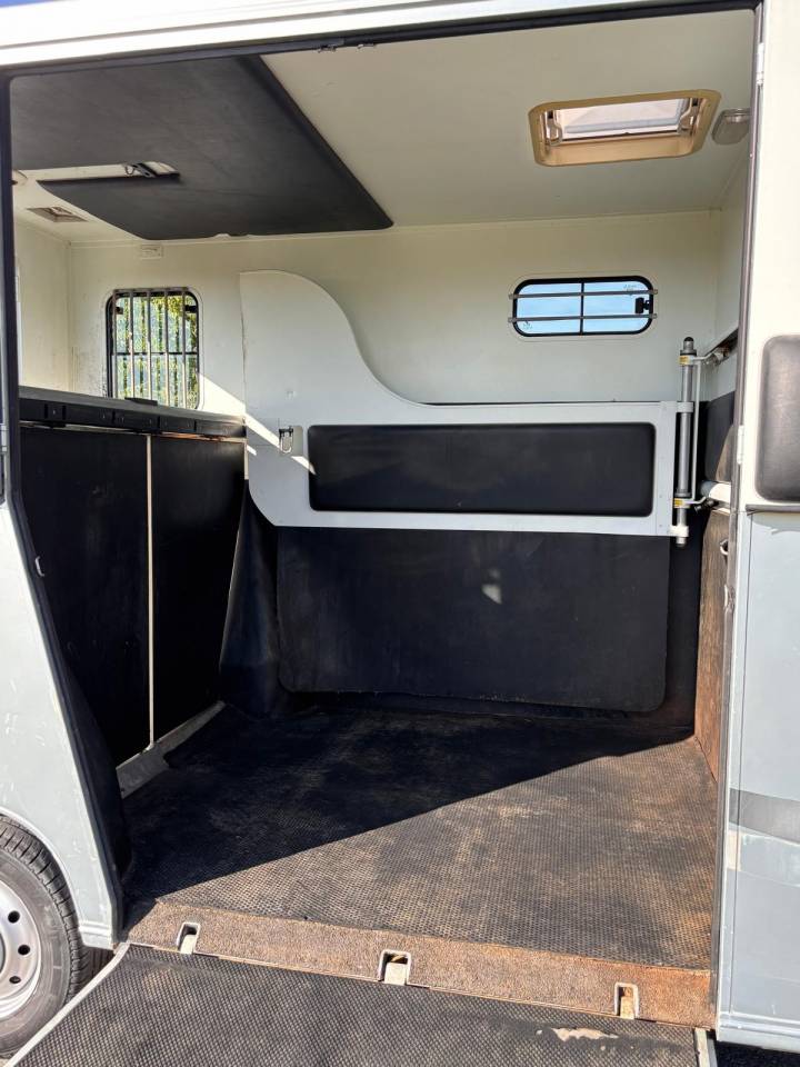 Renault Master Th&eacute;ault 2 chevaux &ndash; Cabine 5 places &ndash; Mo