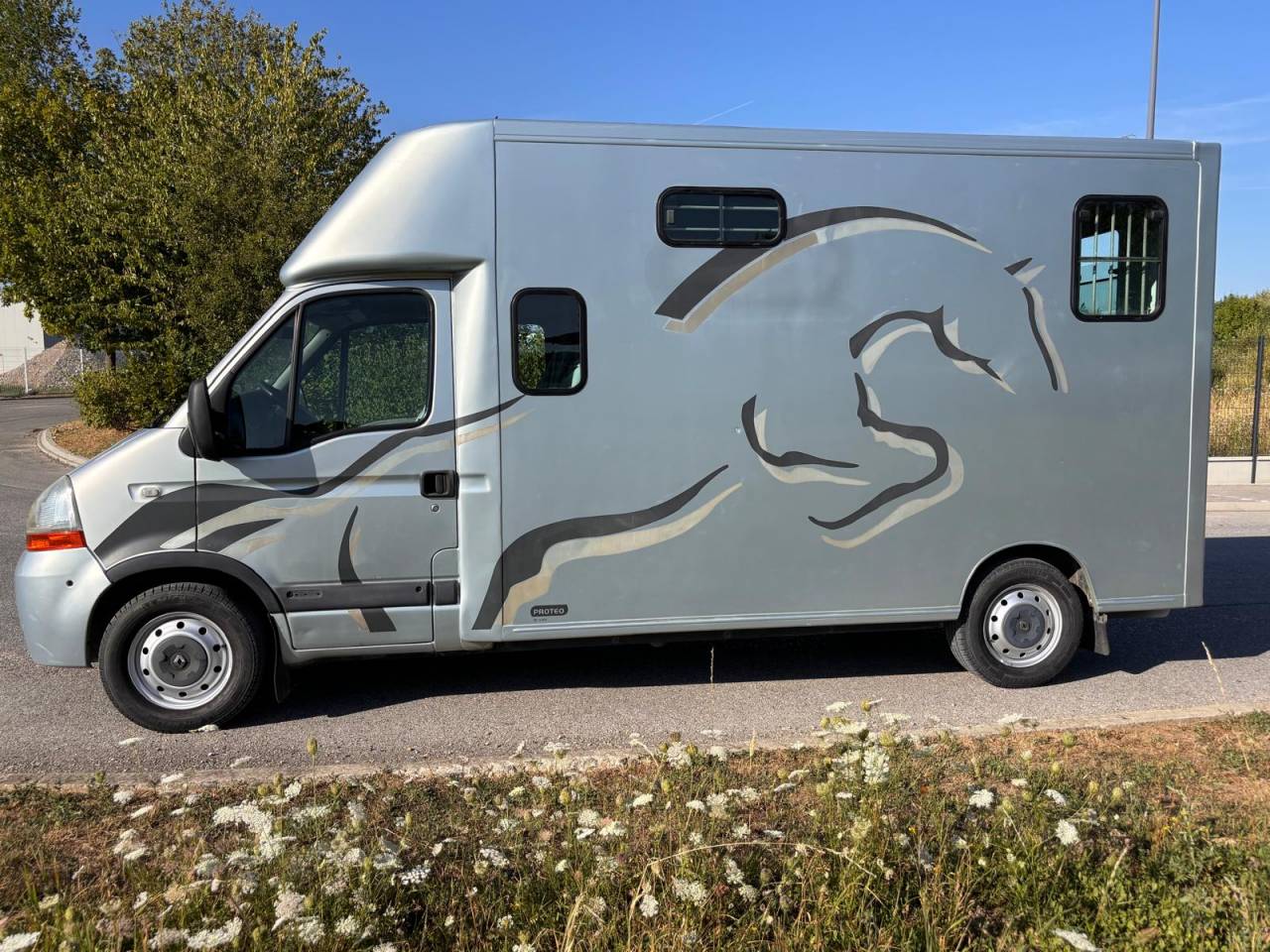Renault Master Th&eacute;ault 2 chevaux &ndash; Cabine 5 places &ndash; Mo