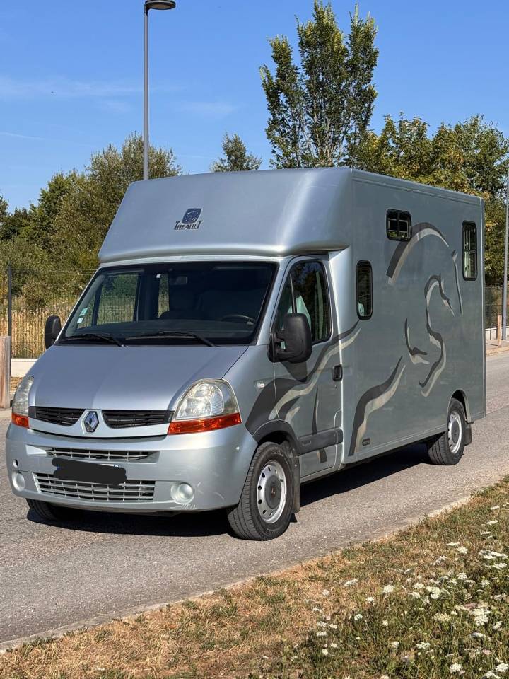 Renault Master Th&eacute;ault 2 chevaux &ndash; Cabine 5 places &ndash; Mo