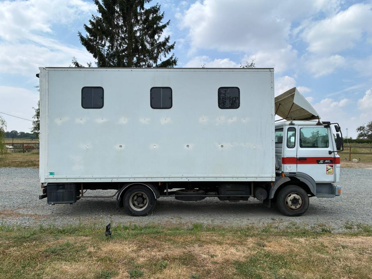 CAMION TRANSPORT 6 CHEVAUX