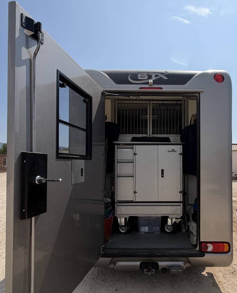 STX 2 chevaux Stalle 2014 Renault Master DCI 150cv