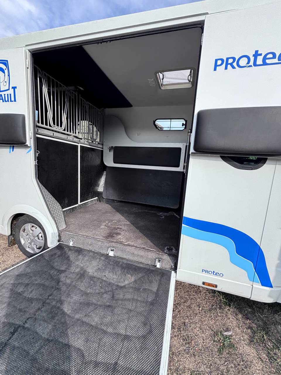 Camion Renault Master 2 chevaux,