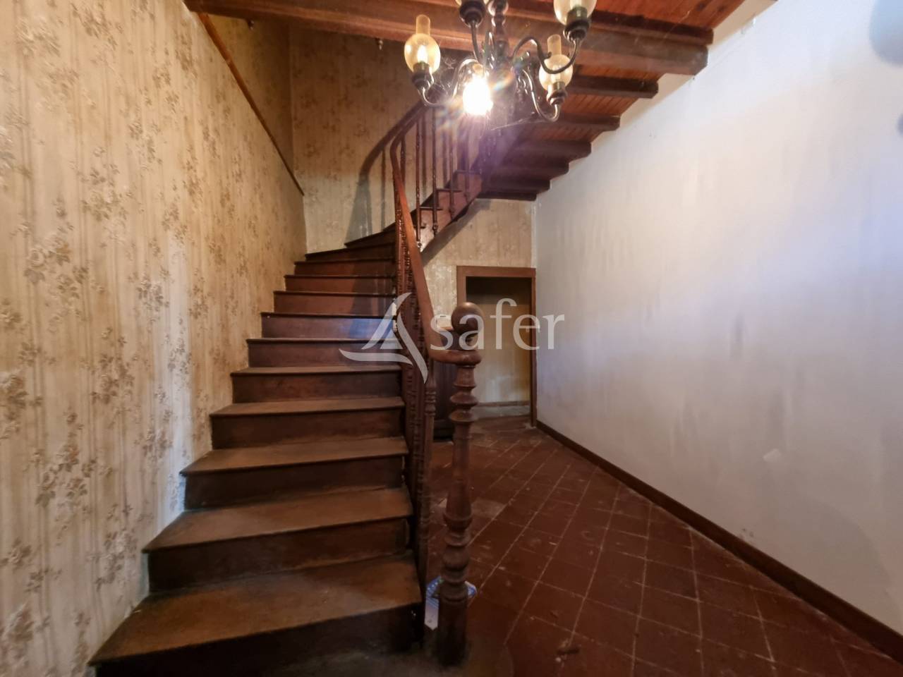 Maison, d&eacute;pendances et 4 ha de pr&eacute;s, proche de Maubourguet