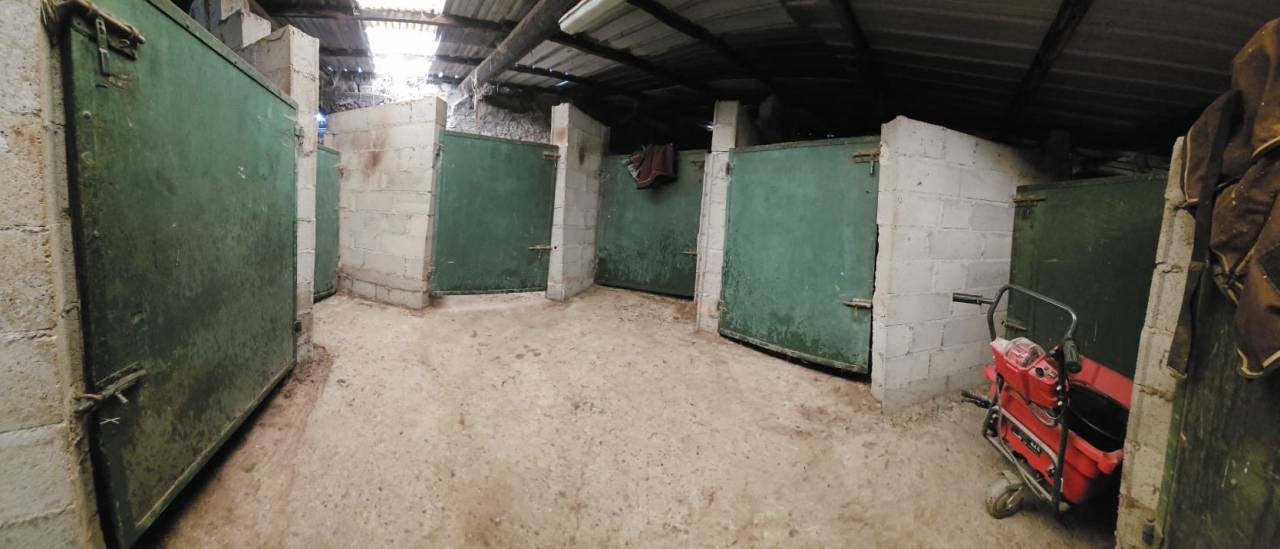PROPRI&Eacute;T&Eacute; &Eacute;QUESTRE DE 6,5 HA  VENCE (06)