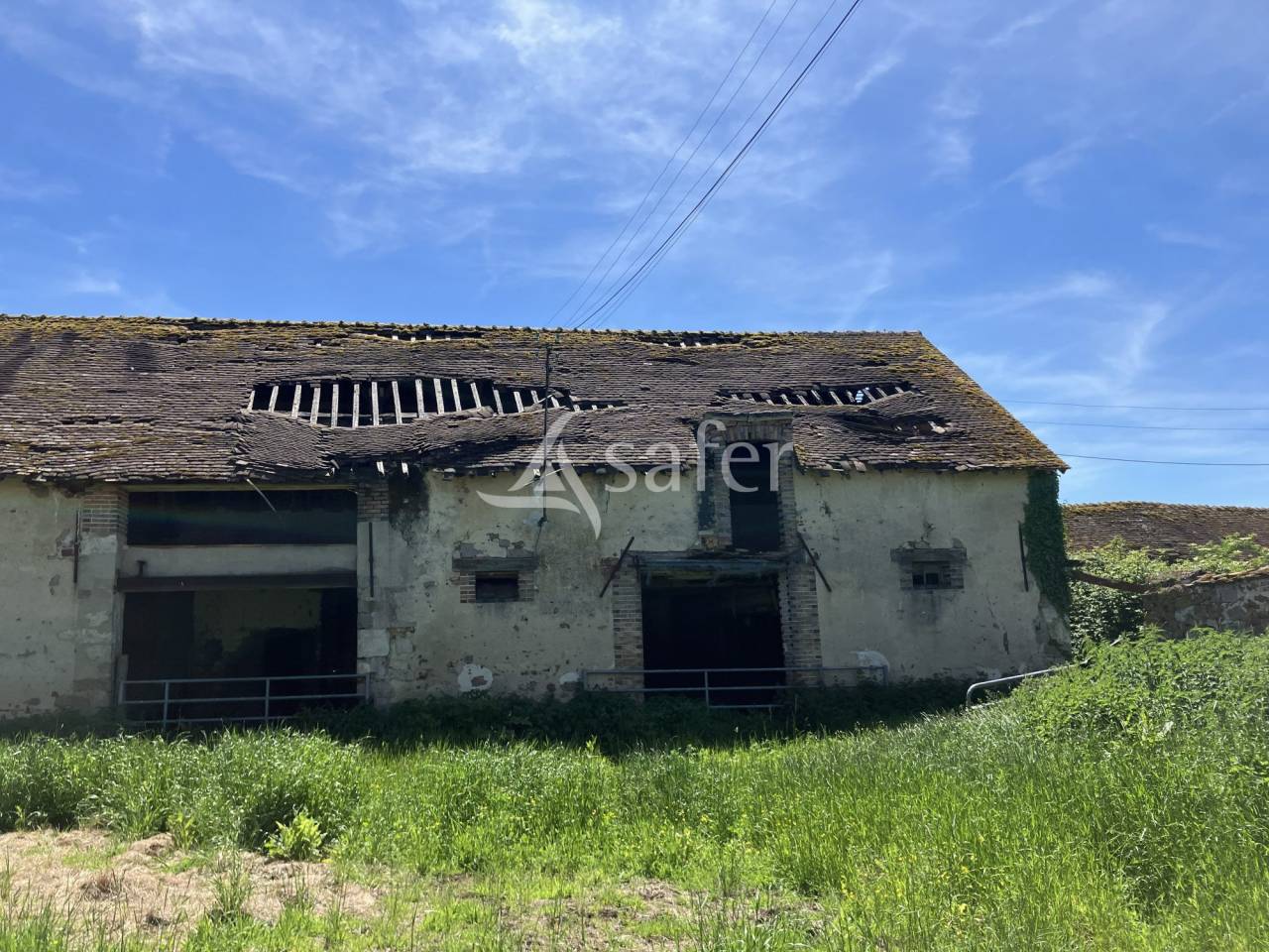 Corps de ferme &agrave; r&eacute;nover + 40 ha de prairie