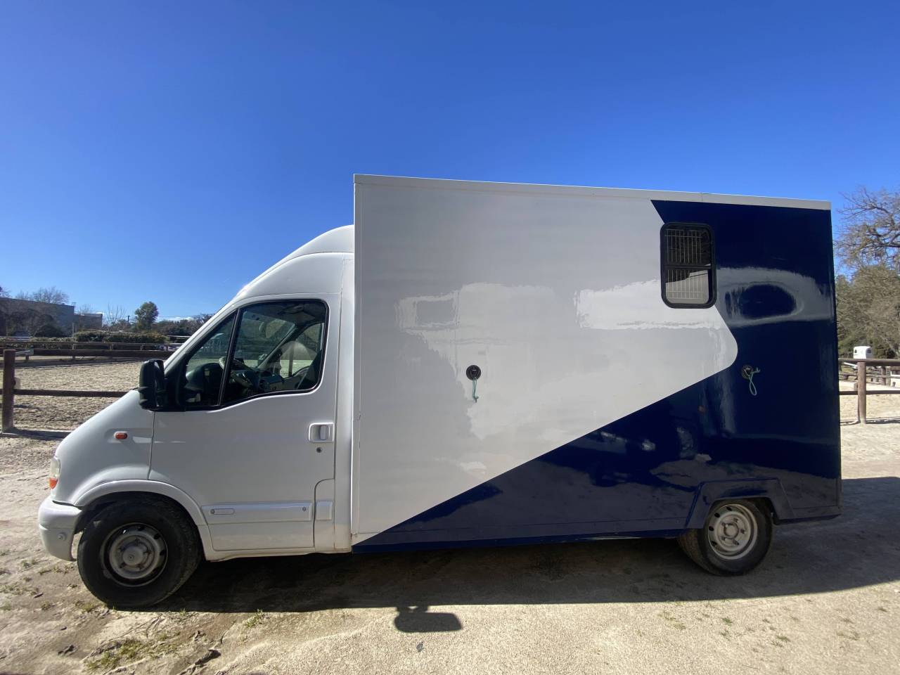 Camion chevaux VL 115cv Renault Master II L3H2 2.8 dTi