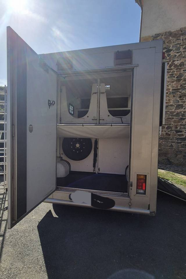 VL/camion 2 chevaux /3 places cabine