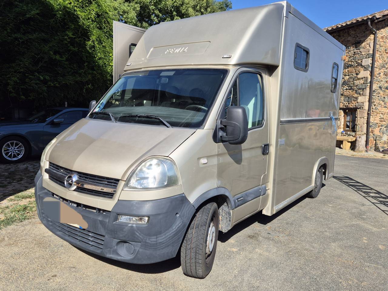 VL/camion 2 chevaux /3 places cabine