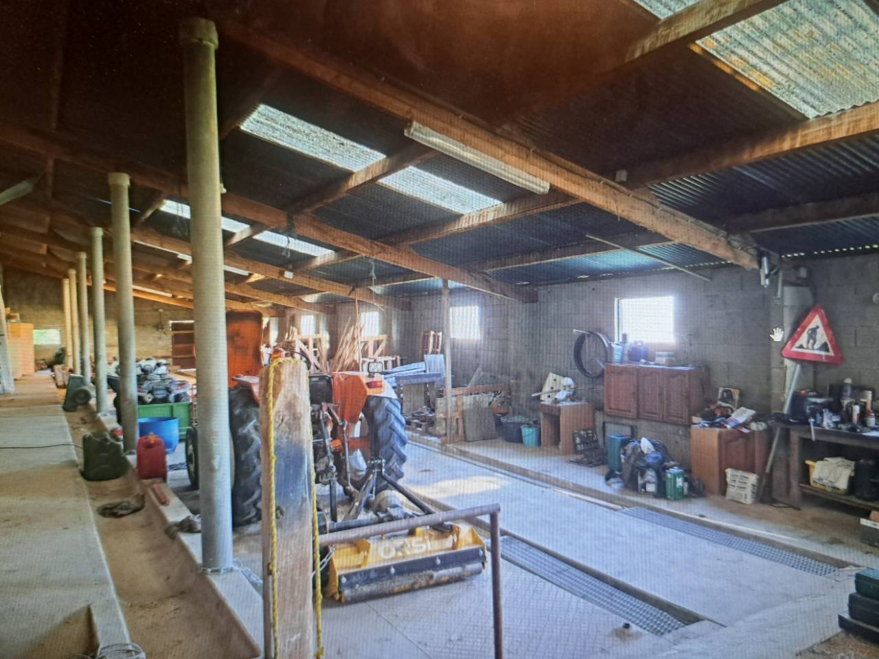 Long&egrave;re authentique, terrain 2.3 HA, 500m&sup2; d&eacute;pendances