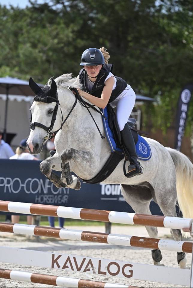 Poney PFS de 7 ans - 145 - gagnant P1/elite 