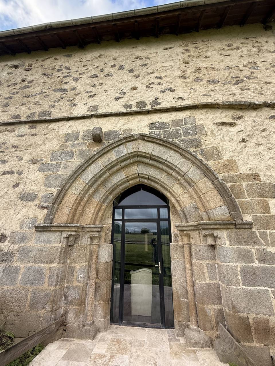 chapelle de 12eme siecle avec 17 ha