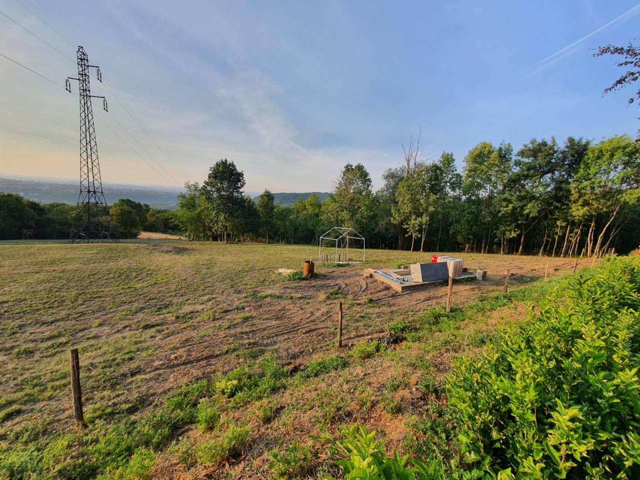 ? LOCATION D&rsquo;UN TERRAIN POUR CHEVAUX &ndash; COUZON-AU-MONT-