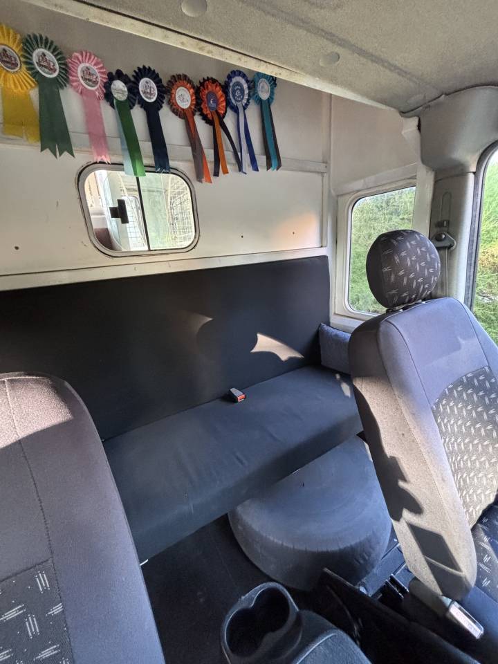 Renault Master Transport 2 chevaux 5 places assises