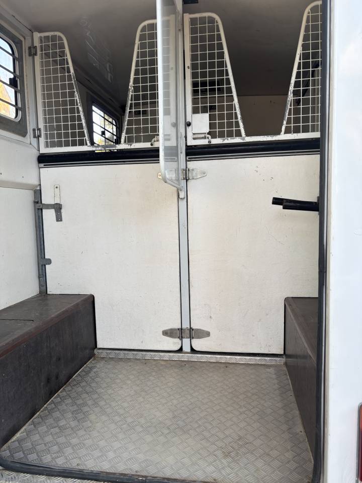 Renault Master Transport 2 chevaux 5 places assises