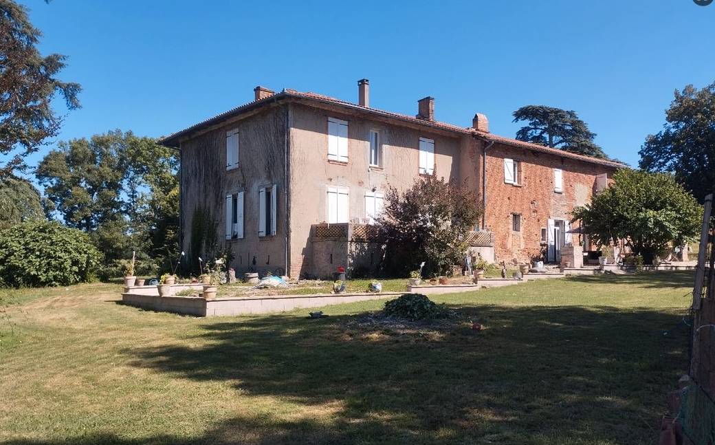 DEMEURE DE CARACT&Egrave;RE AVEC G&Icirc;TE  ENV. 280 M&sup2; HABITABLES  2,3 HA