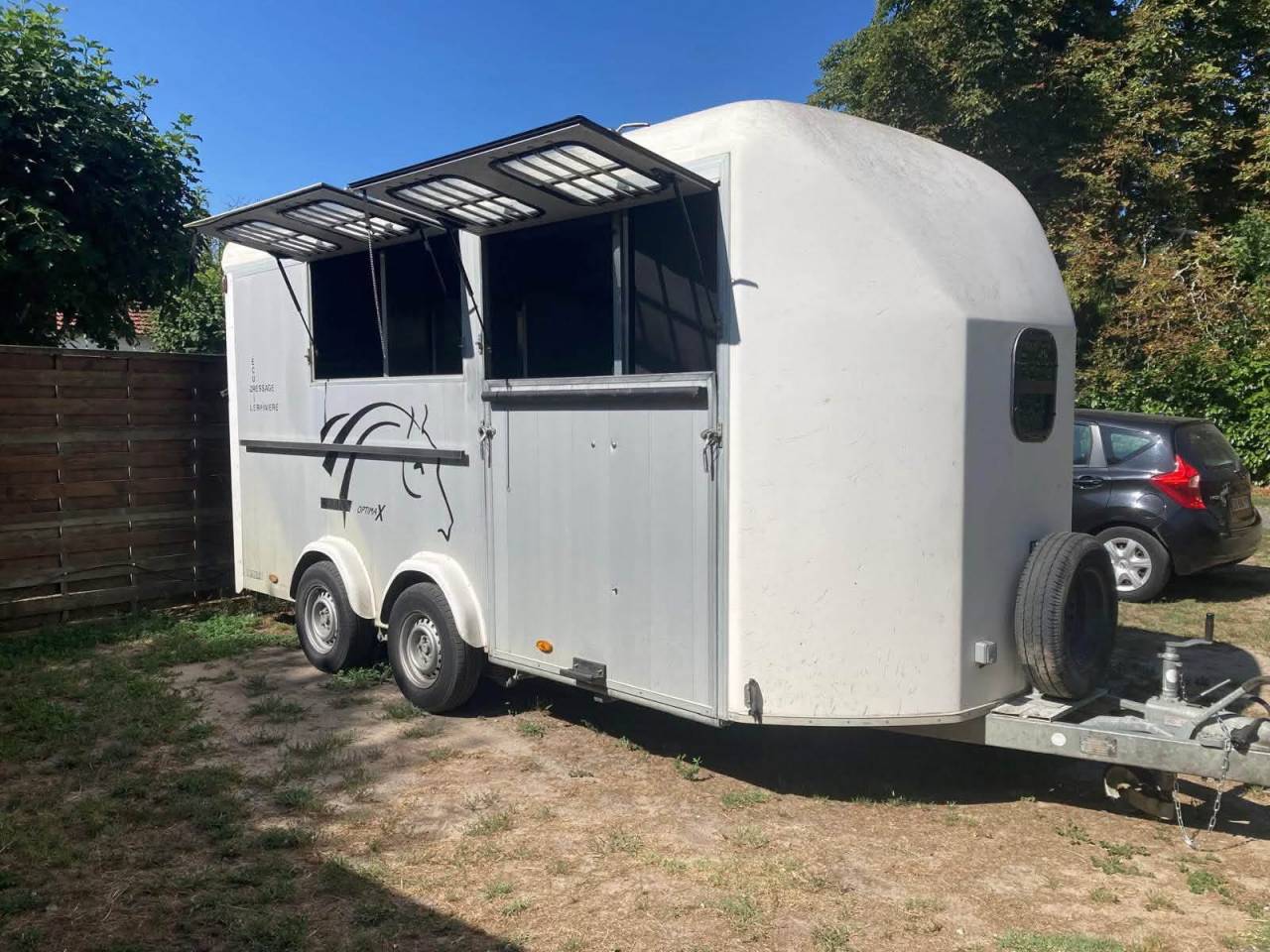 Van Cheval Libert&eacute; Optimax Living 3 chevaux &ndash; &Eacute;tat proc