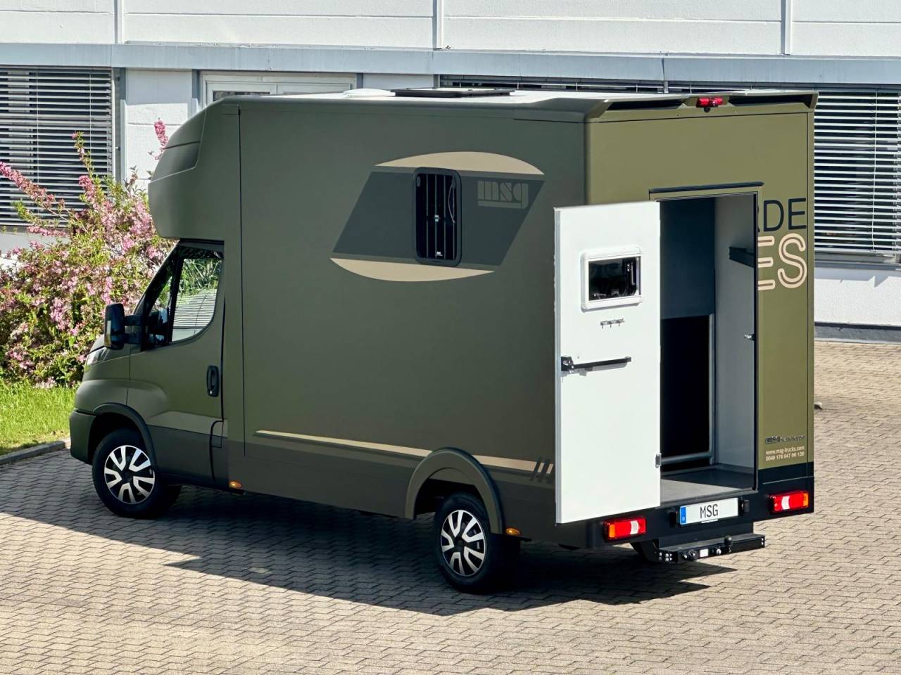 IVECO DAILY 35-210 HI-MATIC MSG STALLION LIGHT