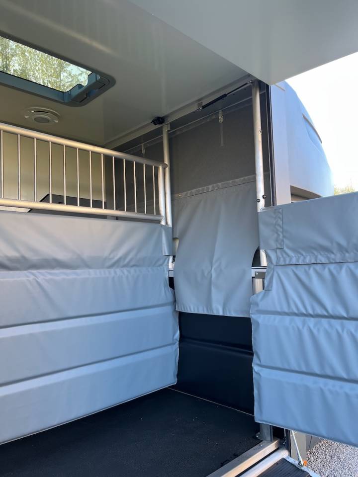 NISSAN INTERSTAR DCI 165 MSG STALLION LIGHT