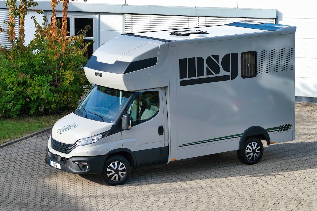 IVECO DAILY 35S210 HI-MATIC MSG STALLION LIGHT