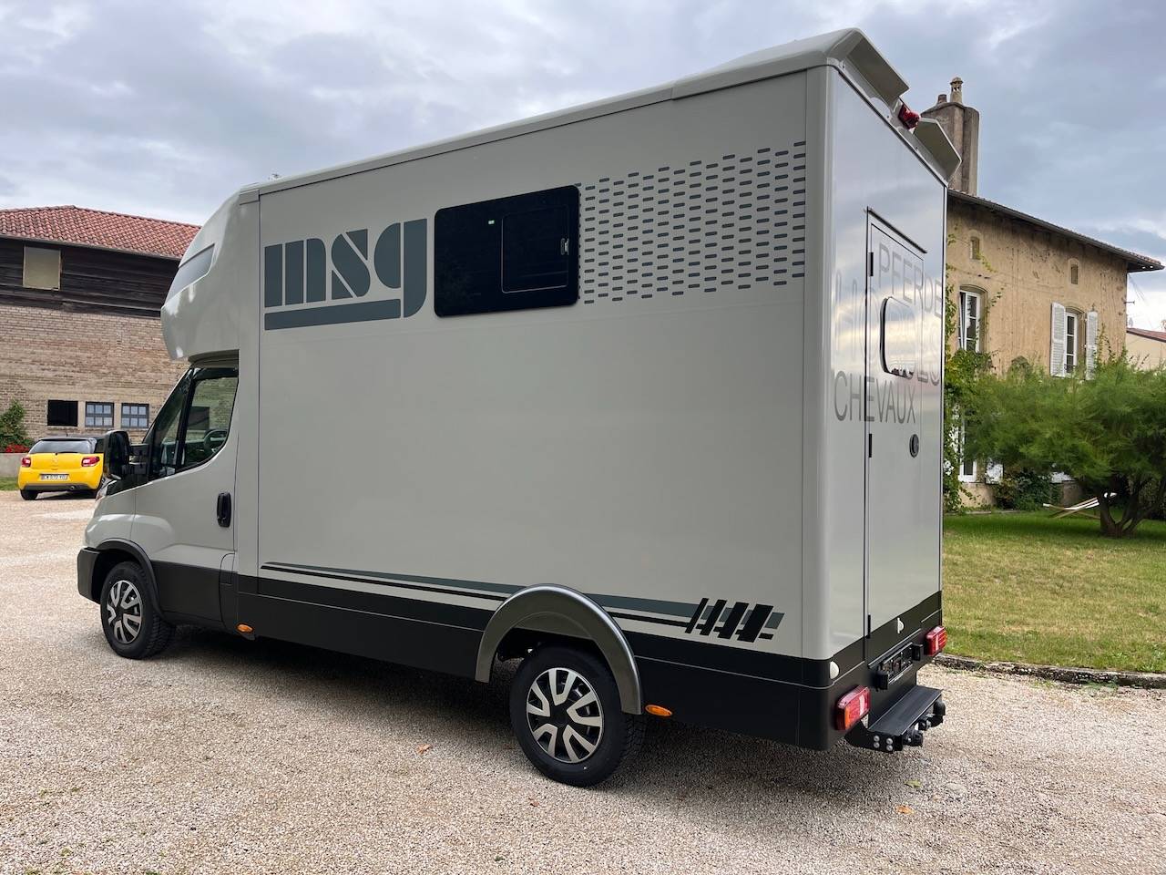 IVECO DAILY 35S210 HI-MATIC MSG STALLION LIGHT