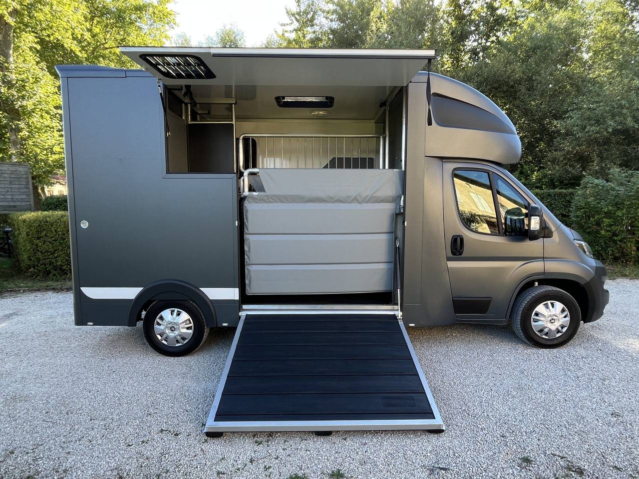PEUGEOT BOXER BLUEHDI 165 MSG STALLION LIGHT